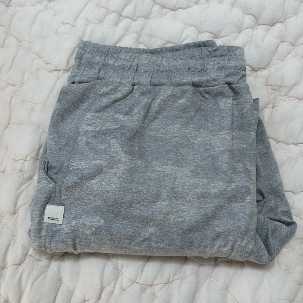 Vuori Halo Joggers (light grey camo)